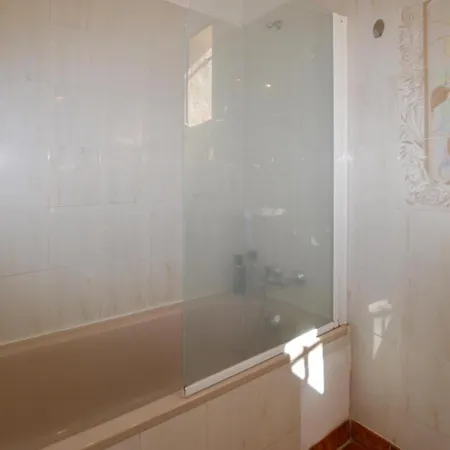 펜션 2 Bedroom Awesome In Albitreccia
