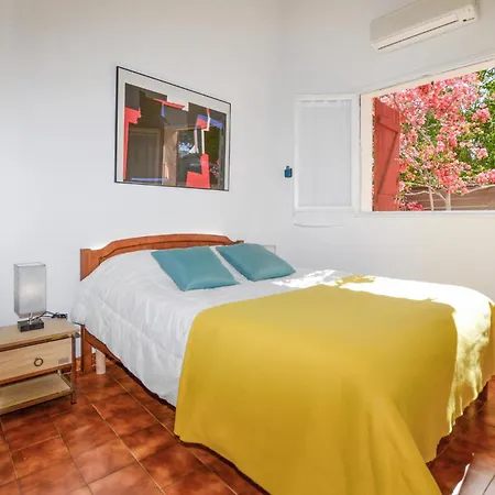 2 Bedroom Awesome In Albitreccia