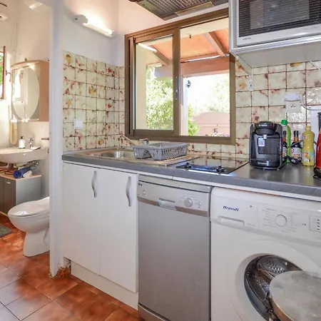 2 Bedroom Awesome In Albitreccia