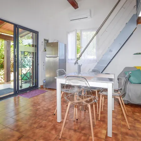 2 Bedroom Awesome In Albitreccia