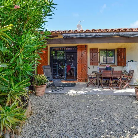 2 Bedroom Awesome In Hébergement de vacances *